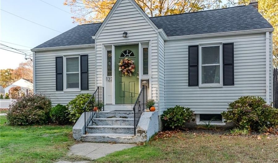122 New Rd, East Providence, RI 02916 - 2 Beds, 1 Bath