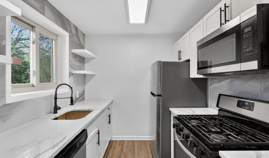 4570 MACARTHUR Blvd NW 208, Washington, DC 20007 - 1 Beds, 1 Bath