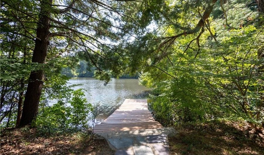 6 Pine Ln, Johnston, RI 02919 - 2 Beds, 2 Bath