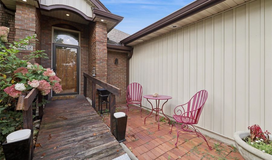 548 6th St NW, Altoona, IA 50009 - 3 Beds, 2 Bath