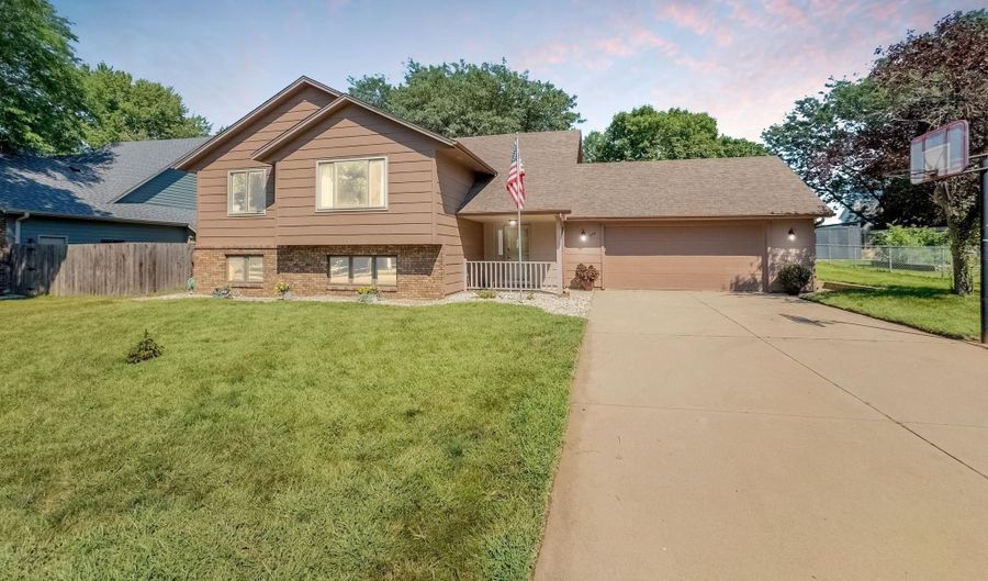 404 N Yellowstone Dr, Brandon, SD 57005 - 5 Beds, 2 Bath