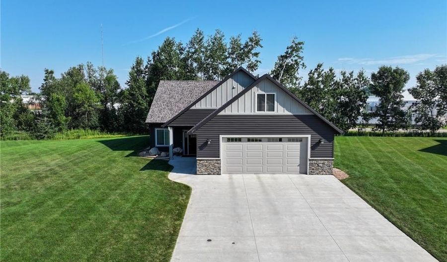250 Rodeo Rd, Alexandria, MN 56308 - 3 Beds, 3 Bath