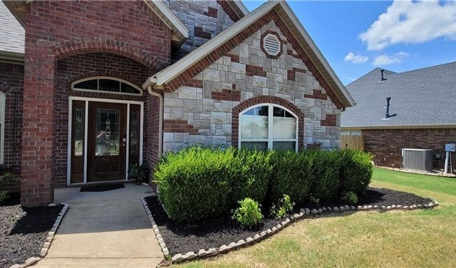 2305 Chinquapin Ave, Bentonville, AR 72713 - 4 Beds, 2 Bath