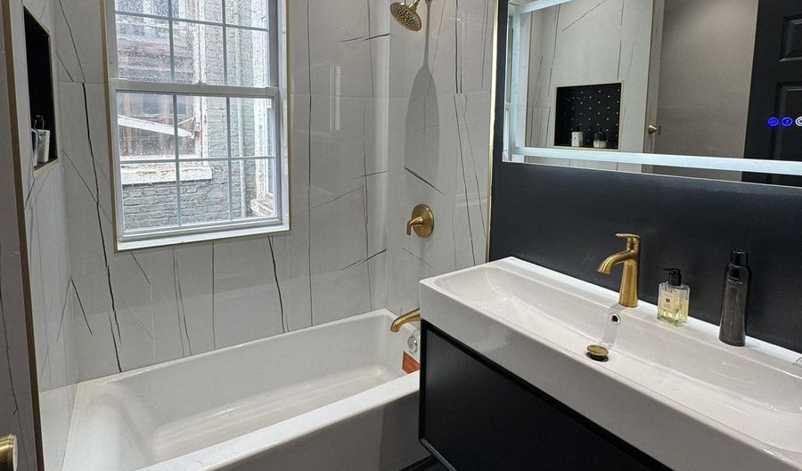 3318 E BALTIMORE St, Baltimore, MD 21224 - 5 Beds, 2 Bath