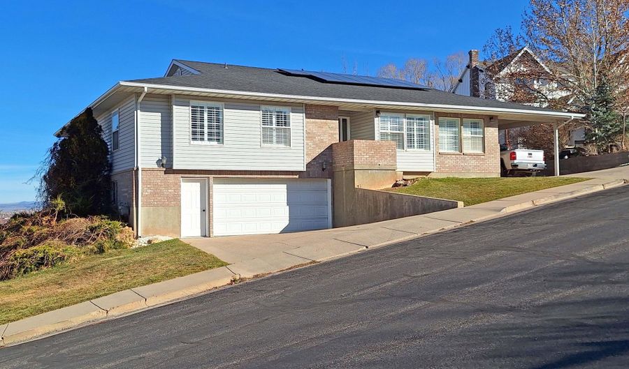 2395 W Beacon Cir, Cedar City, UT 84720 - 5 Beds, 3 Bath