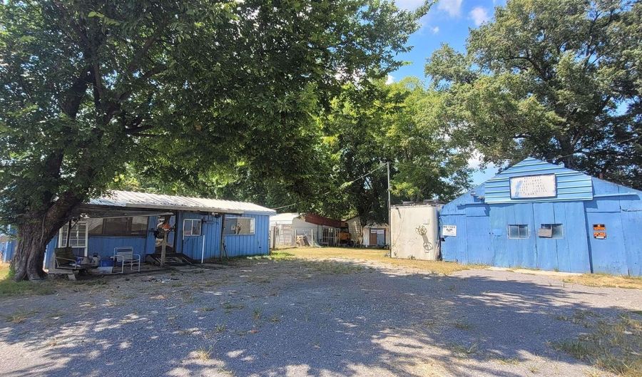 910 S Ninth St, Augusta, AR 72006 - 2 Beds, 1 Bath