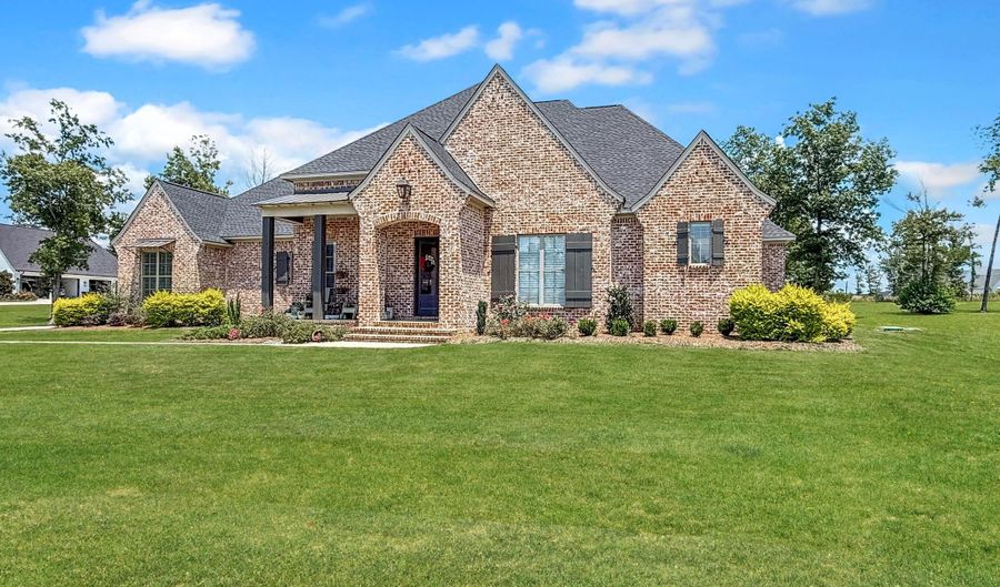 1000 Honeysuckle Trl, Brandon, MS 39047 - 4 Beds, 4 Bath
