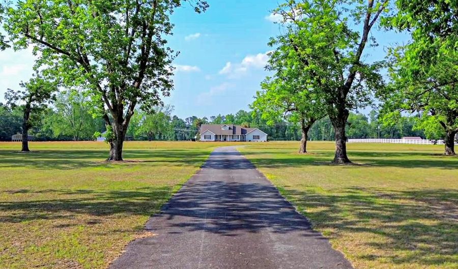 7837 Val Del Rd, Adel, GA 31620 - 4 Beds, 3 Bath