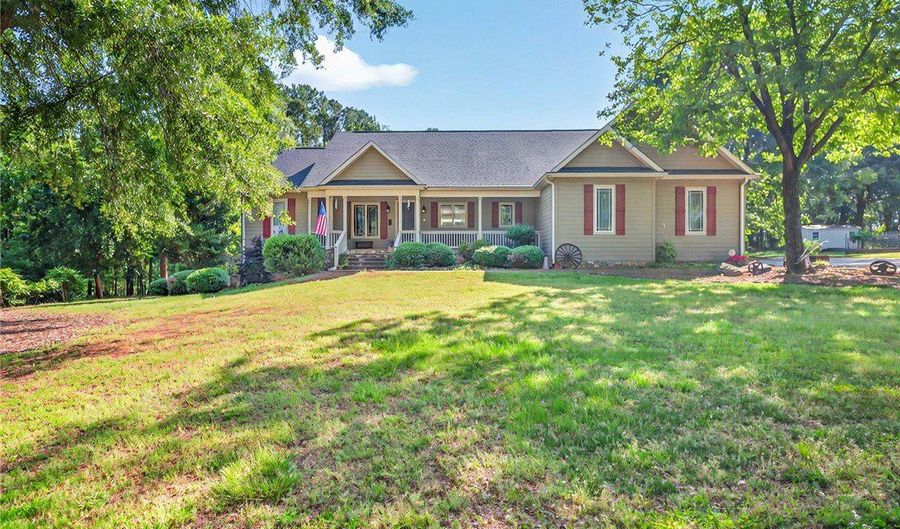 1308 Lakewood Ln, Anderson, SC 29625 - 5 Beds, 5 Bath