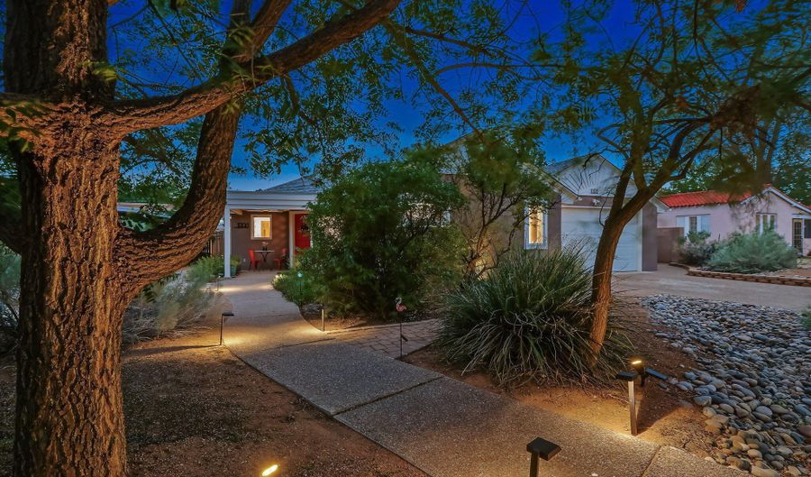 1008 Parkland Pl SE, Albuquerque, NM 87108 - 3 Beds, 2 Bath