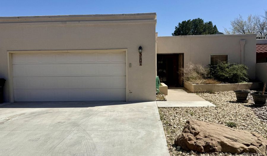 1608 Desert Willow Dr, Carlsbad, NM 88220 - 3 Beds, 2 Bath
