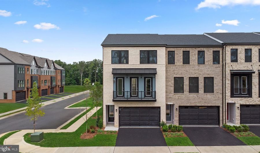 42231 SHINING STAR Sq, Ashburn, VA 20148 - 3 Beds, 4 Bath