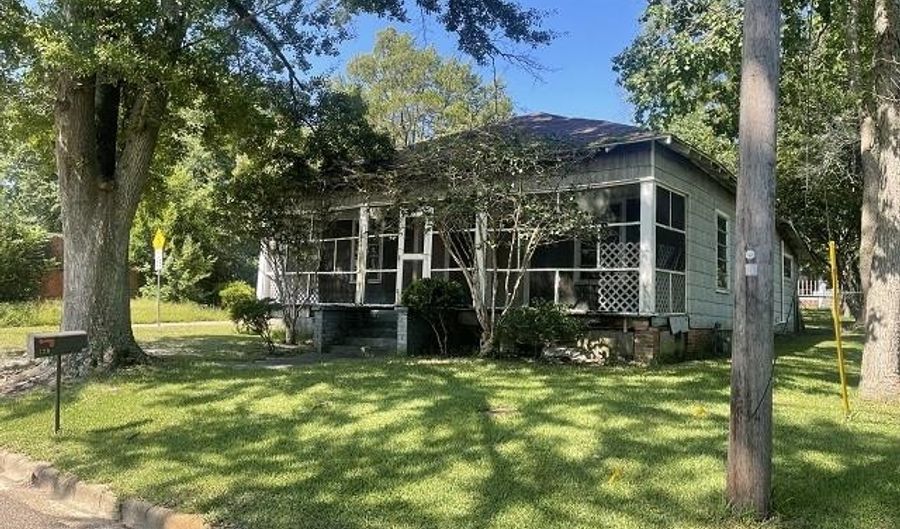 120 PERRY St, Andalusia, AL 36420 - 3 Beds, 1 Bath