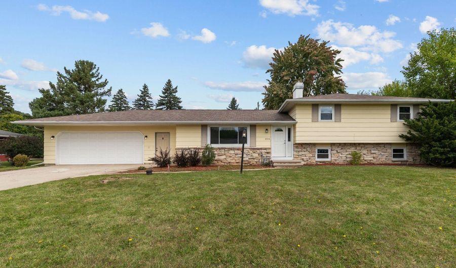 324 W SUNSET Ave, Appleton, WI 54911 - 4 Beds, 2 Bath