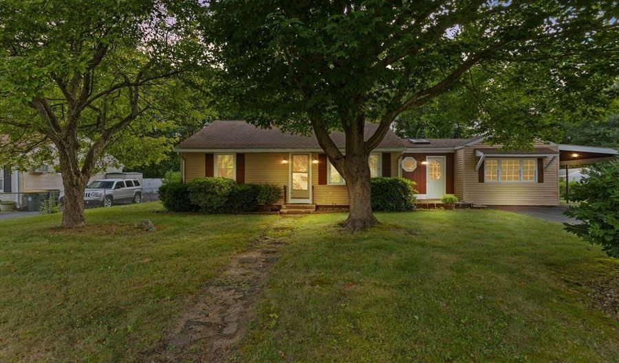 12 Oak Ter, Bellingham, MA 02019 - 3 Beds, 1 Bath
