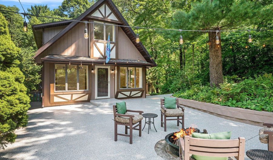 23 Lake Shore County Rd, Beverly Shores, IN 46301 - 3 Beds, 3 Bath