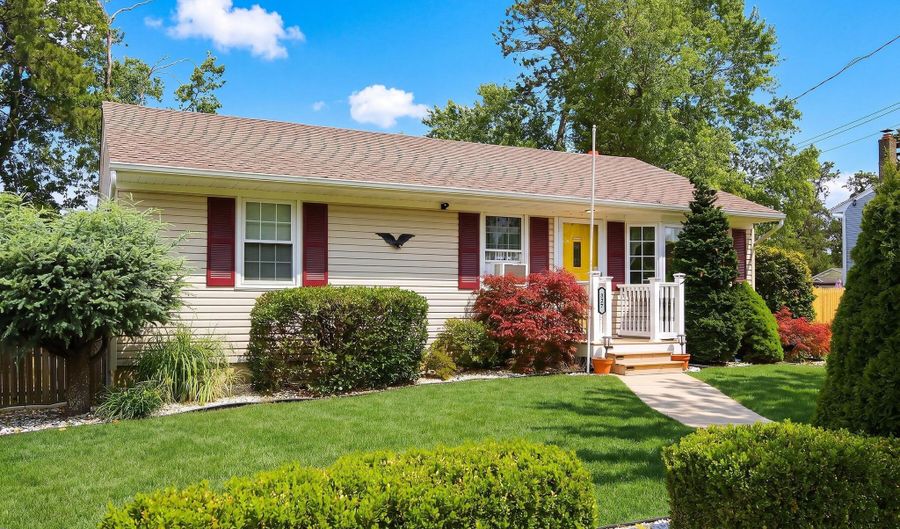 327 Pacific Ave, Beachwood, NJ 08722 - 2 Beds, 1 Bath