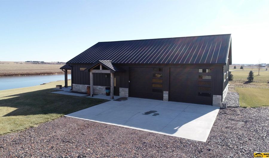 18228 London Ave, Beatrice, NE 68310 - 4 Beds, 4 Bath