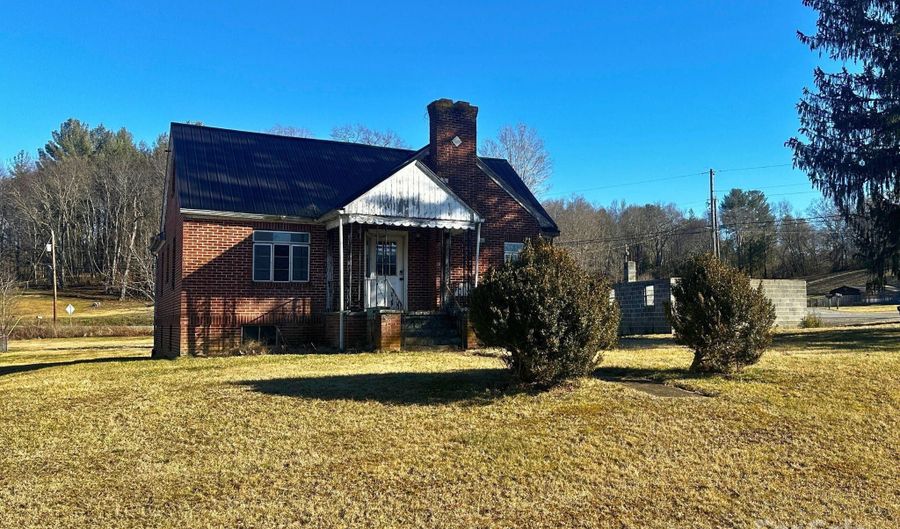 21 Murray Rd, Canton, NC 28716 - 3 Beds, 1 Bath