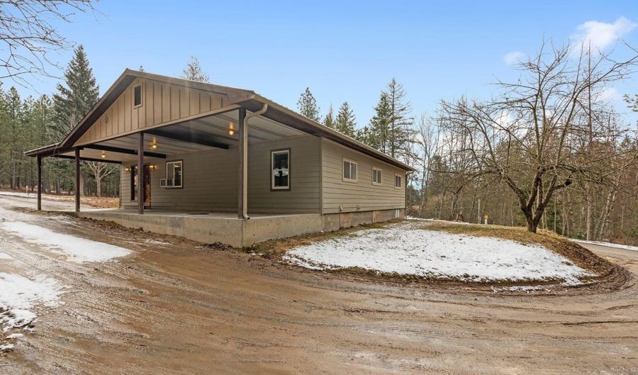 64 Smith Lake Rd, Bonners Ferry, ID 83805 - 4 Beds, 2 Bath