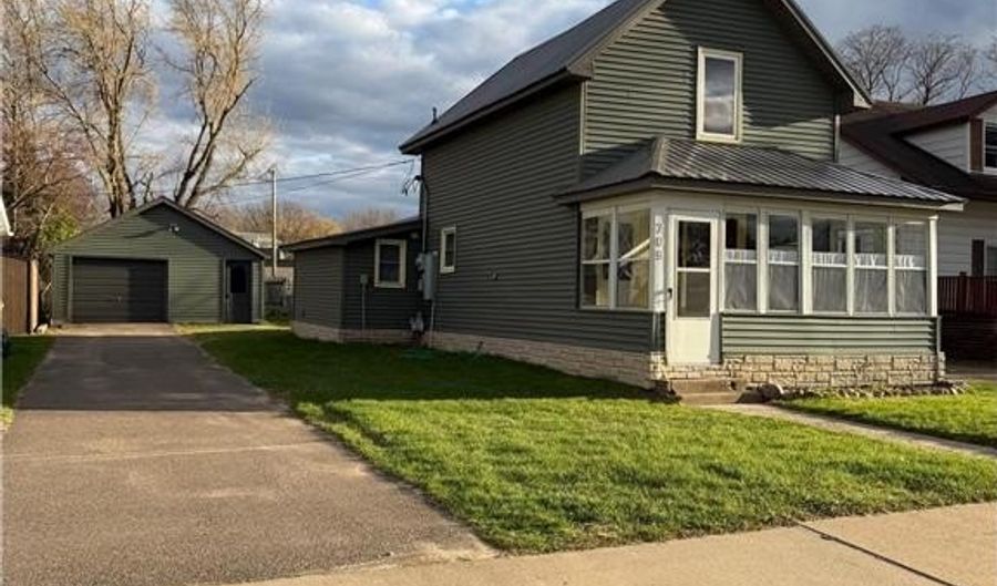 209 3rd St NE, Aitkin, MN 56431 - 3 Beds, 2 Bath
