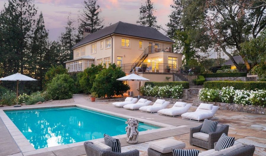 335 Pine Breeze Dr, Angwin, CA 94508 - 5 Beds, 5 Bath