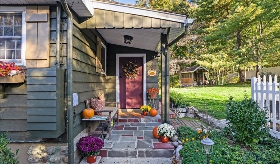 107 Overlook Rd, Andover, NJ 07860 - 2 Beds, 2 Bath