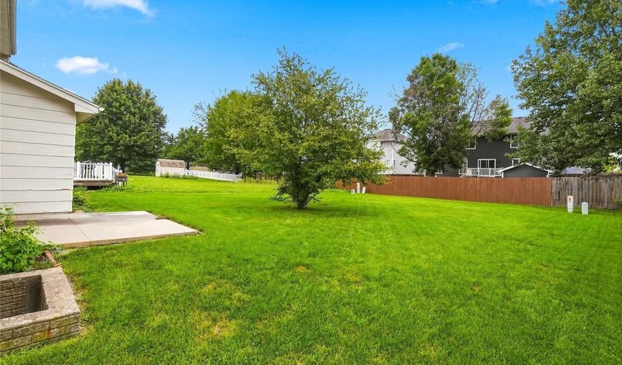 1209 8th Ave SE, Altoona, IA 50009 - 3 Beds, 3 Bath