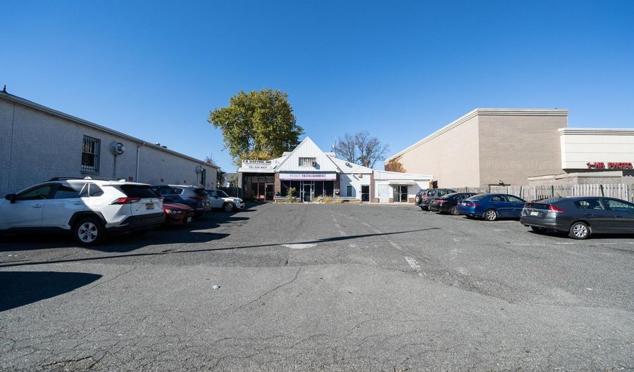 685-689 BROADWAY, Bayonne, NJ 07002 - 0 Beds, 0 Bath