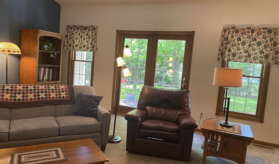 1430 SHERWOOD Ct, Wisconsin Rapids, WI 54494 - 4 Beds, 3 Bath