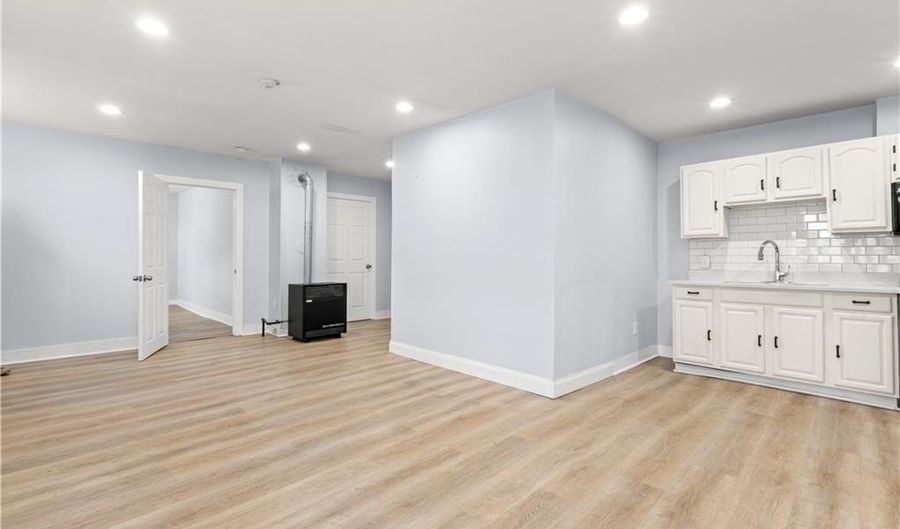 152 Washington St, Central Falls, RI 02863 - 8 Beds, 4 Bath