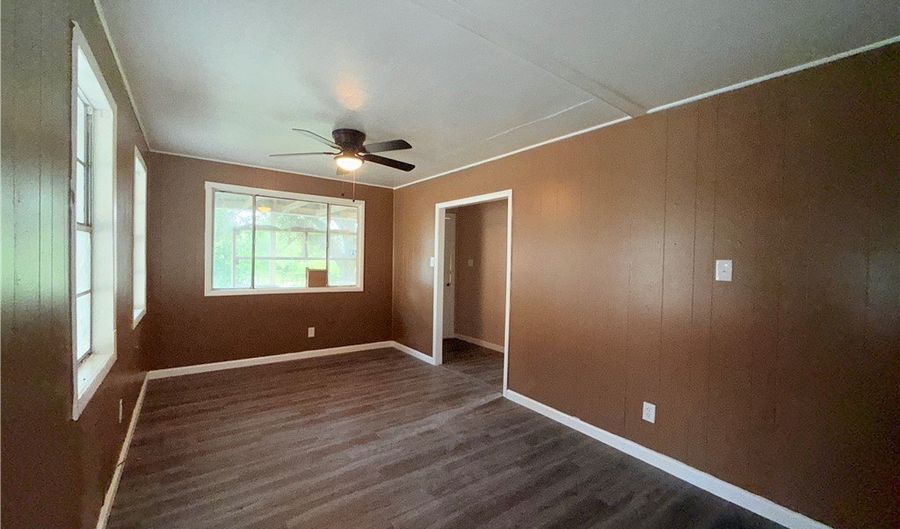 1010 Range St, Alice, TX 78332 - 2 Beds, 1 Bath