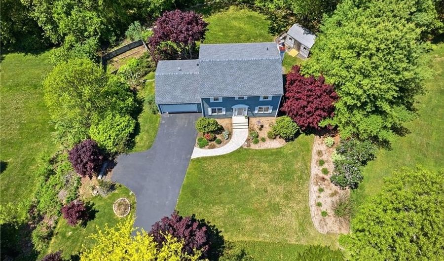 130 Village Hill Ln, North Kingstown, RI 02852 - 3 Beds, 3 Bath