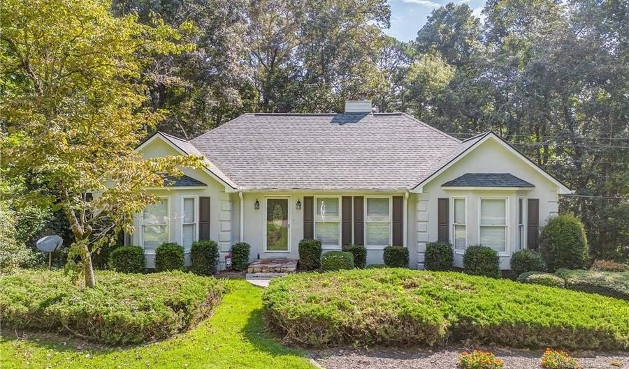 1023 Laurel Lake Dr, Ball Ground, GA 30107 - 3 Beds, 2 Bath