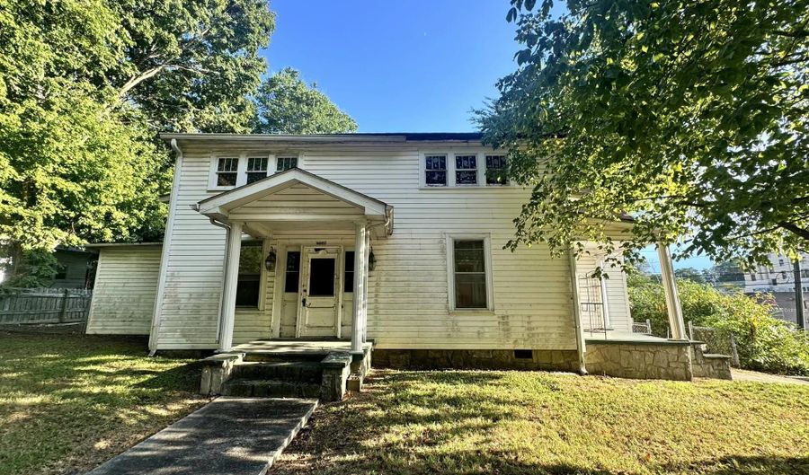 204 E Villanow St, Lafayette, GA 30728 - 3 Beds, 2 Bath