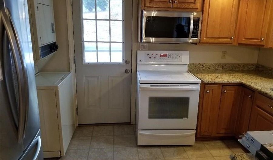 36 Woodcrest Dr, Bristol, CT 06010 - 3 Beds, 2 Bath
