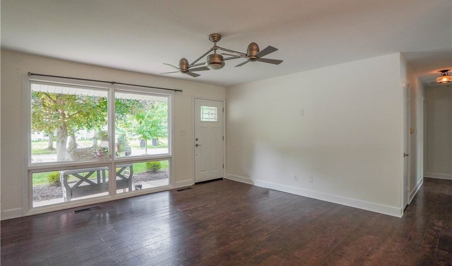 1277 Dewitt Dr, Akron, OH 44313 - 2 Beds, 1 Bath