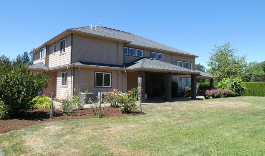 26684 S FISH Rd, Mulino, OR 97042 - 4 Beds, 4 Bath