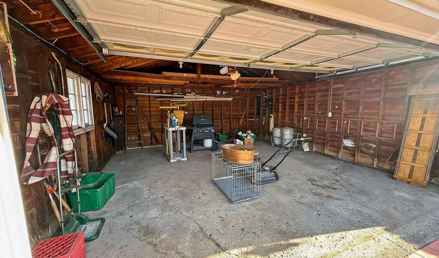 9949 Sterling Ave, Allen Park, MI 48101 - 3 Beds, 2 Bath