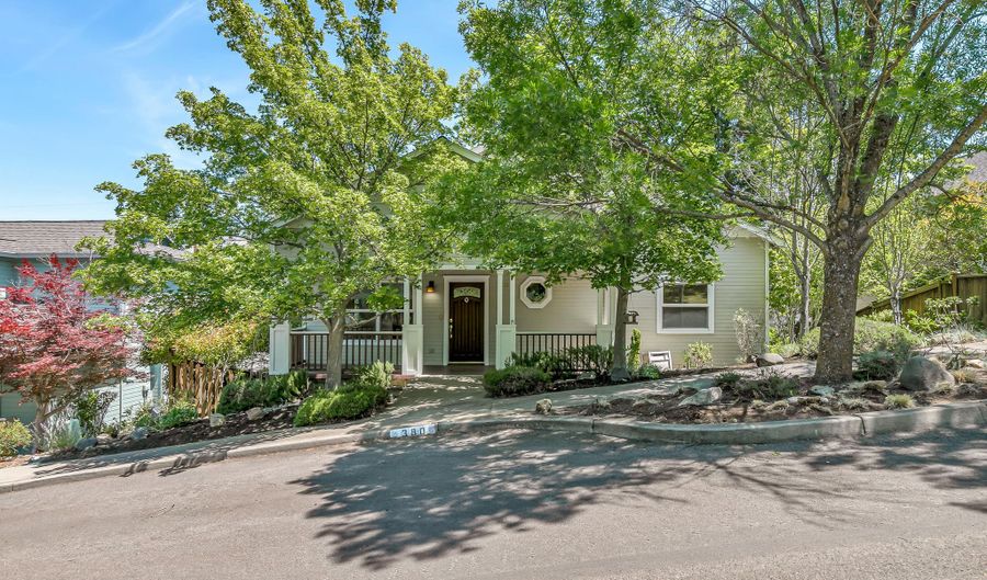 380 Hemlock Ln, Ashland, OR 97520 - 3 Beds, 2 Bath