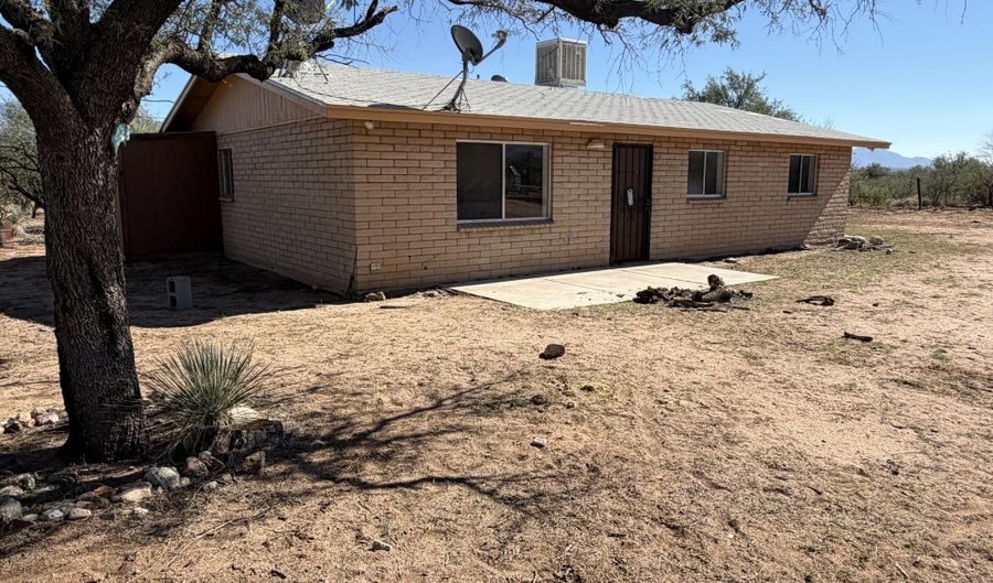 2817 E Frontage Rd, Amado, AZ 85645 - 3 Beds, 2 Bath