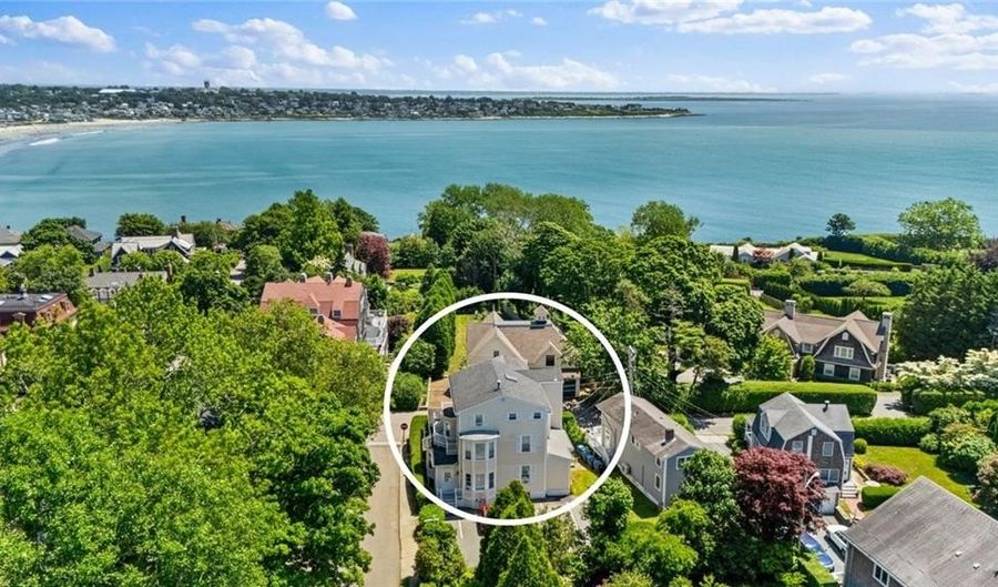26 Cliff Ave 4, Newport, RI 02840 - 3 Beds, 2 Bath