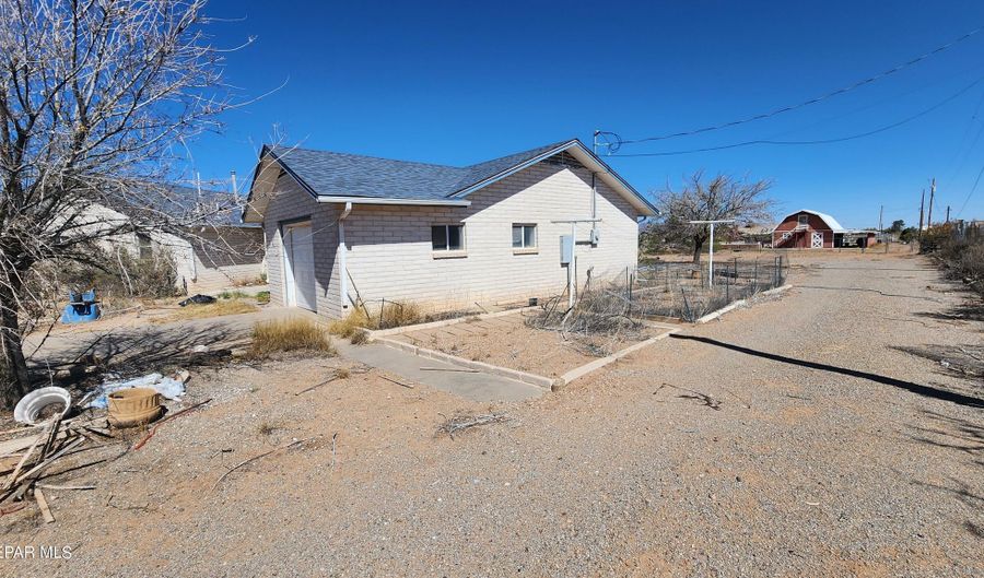 557 PASEO REAL Dr, Chaparral, NM 88081 - 3 Beds, 2 Bath