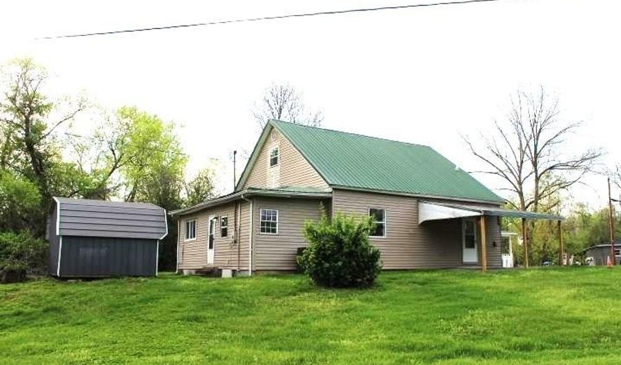 3752 VALLEY St, Catlettsburg, KY 41129 - 2 Beds, 2 Bath