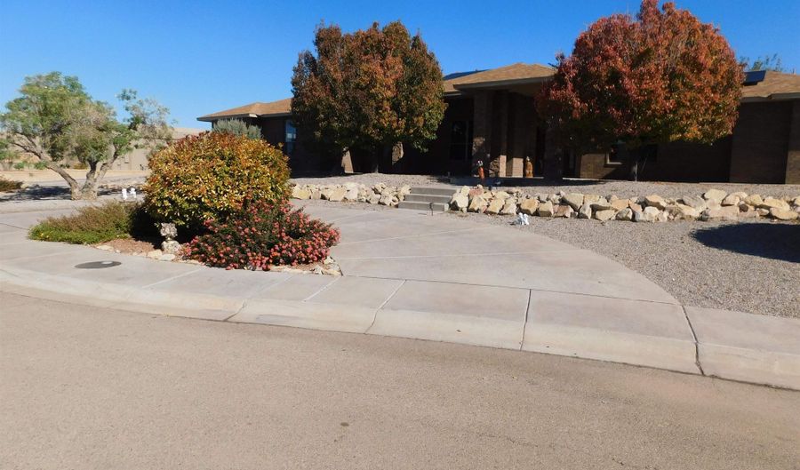 2097 Cielo Bonito, Alamogordo, NM 88310 - 6 Beds, 5 Bath