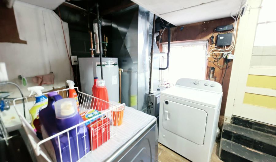 9 ELNA Ct, Bayonne, NJ 07002 - 3 Beds, 2 Bath
