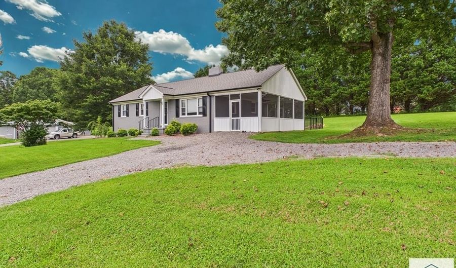 195 Marigold Ln, Ararat, VA 24053 - 3 Beds, 1 Bath