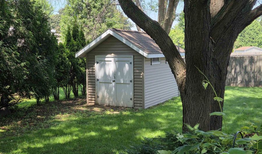1601 S IRMA St, Appleton, WI 54915 - 3 Beds, 3 Bath