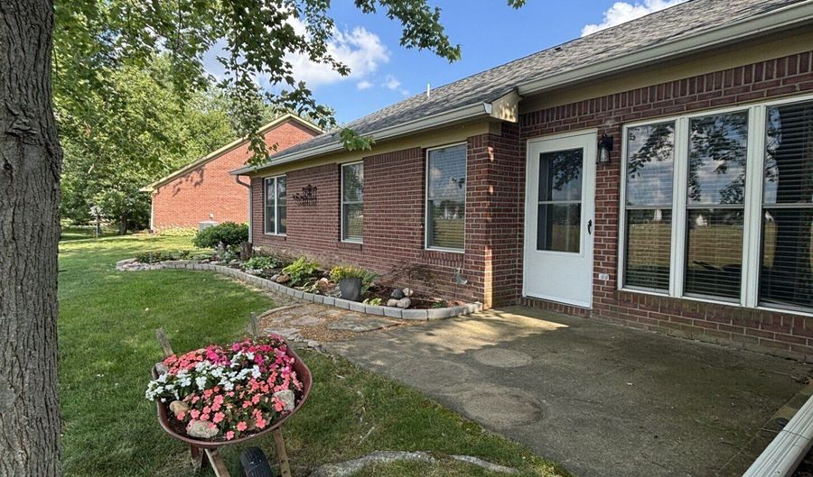 8092 Crystal Ct, Avon, IN 46123 - 2 Beds, 2 Bath