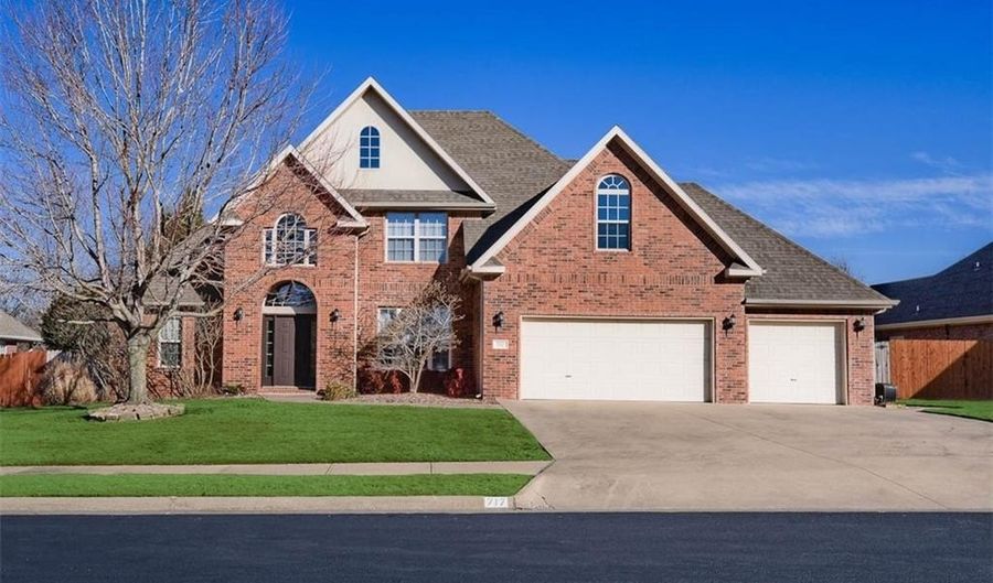 717 NE Essex Ct, Bentonville, AR 72712 - 4 Beds, 3 Bath